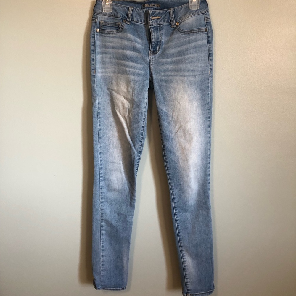Stretchy skinny jeans light wash